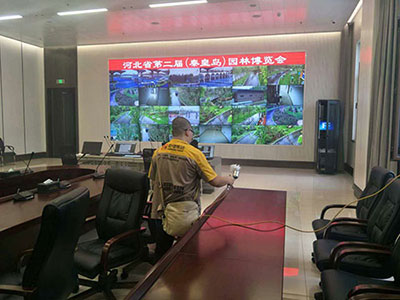 乾港集團的施工師傅們正在進(jìn)行除甲醛施工 乾港集團的施工師傅們正在進(jìn)行除甲醛施工