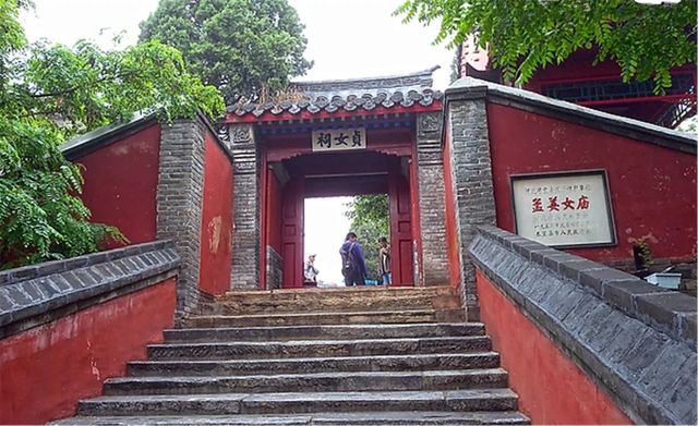 乾港慰問(wèn)一線(xiàn)干警 乾港慰問(wèn)一線(xiàn)干警