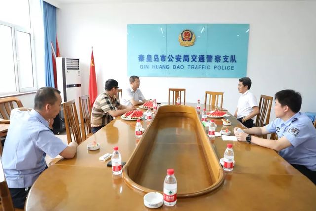 乾港慰問(wèn)一線(xiàn)干警 乾港慰問(wèn)一線(xiàn)干警