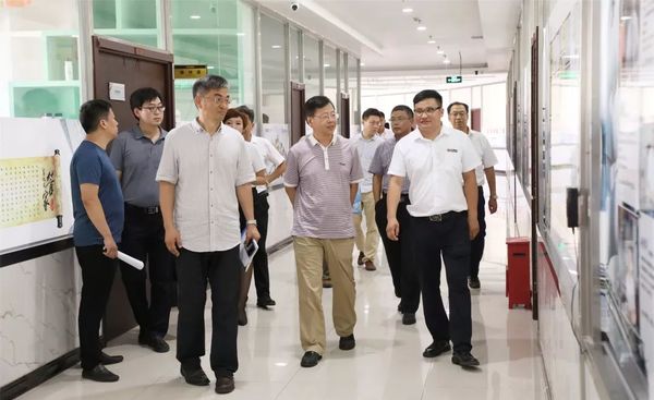 海港區政府領(lǐng)導參觀(guān)乾港集團 海港區政府領(lǐng)導參觀(guān)乾港集團