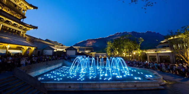 長(cháng)城音樂(lè )水舞秀 長(cháng)城音樂(lè )水舞秀